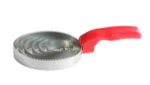 31-J Spiral Steel Curry Comb